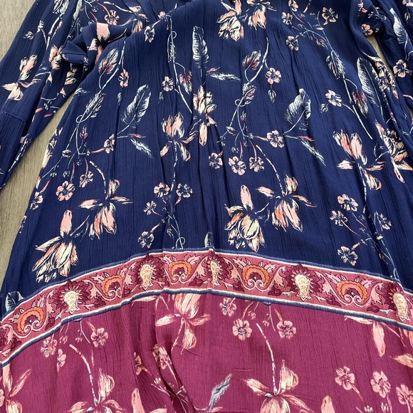 Beautiful flowy beachy floral Billabong dress! Light weight - Picture 2 of 3
